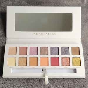 Anastasia Beverly Hills x Carli Bybel palette